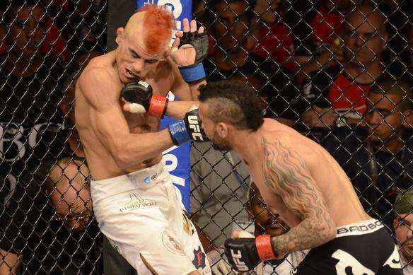 Em duelo de brasileiros, John Lineker levou a melhor sobre 'Sem Chance' no UFC 163