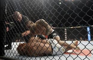 Em duelo de brasileiros, John Lineker levou a melhor sobre 'Sem Chance' no UFC 163