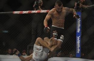 Em duelo de brasileiros, John Lineker levou a melhor sobre 'Sem Chance' no UFC 163