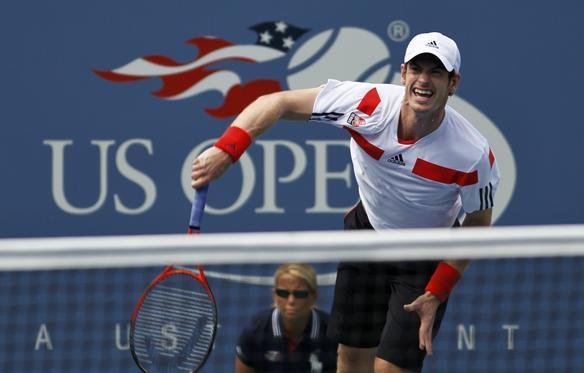 Atual campeo do Aberto dos Estados Unidos, Andy Murray deu mais um passo em sua caminhada em busca do bicampeonato do Grand Slam norte-americano neste domingo, em Nova York. Cabea de chave nmero 3 desta edio da competio, o britnico venceu o alemo Florian Mayer por 3 sets a 0, com parciais de 7/6 (7/1), 6/2 e 6/2, e foi s oitavas de final.