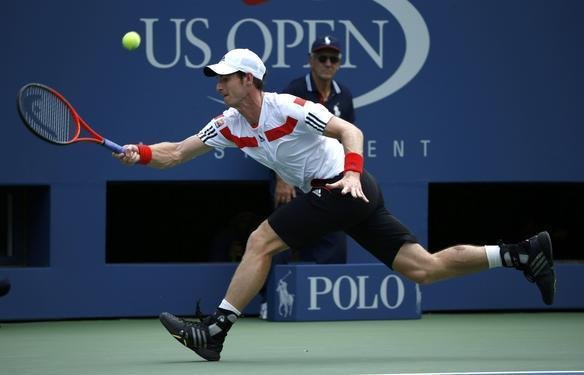 Atual campeo do Aberto dos Estados Unidos, Andy Murray deu mais um passo em sua caminhada em busca do bicampeonato do Grand Slam norte-americano neste domingo, em Nova York. Cabea de chave nmero 3 desta edio da competio, o britnico venceu o alemo Florian Mayer por 3 sets a 0, com parciais de 7/6 (7/1), 6/2 e 6/2, e foi s oitavas de final.