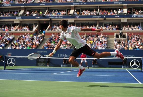 Novak Djokovic teve mais trabalho do que se esperava, mas conseguiu confirmar o favoritismo e garantiu sua vaga na final do Aberto dos Estados Unidos. Nmero 1 do mundo, o tenista srvio precisou de 4 horas e 9 minutos para vencer uma verdadeira batalha contra o suo Stanislas Wawrinka, neste sbado, em Nova York, nos Estados Unidos.