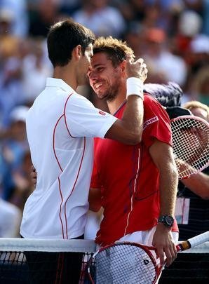 Novak Djokovic teve mais trabalho do que se esperava, mas conseguiu confirmar o favoritismo e garantiu sua vaga na final do Aberto dos Estados Unidos. Nmero 1 do mundo, o tenista srvio precisou de 4 horas e 9 minutos para vencer uma verdadeira batalha contra o suo Stanislas Wawrinka, neste sbado, em Nova York, nos Estados Unidos.