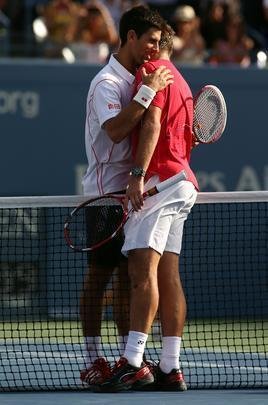 Novak Djokovic teve mais trabalho do que se esperava, mas conseguiu confirmar o favoritismo e garantiu sua vaga na final do Aberto dos Estados Unidos. Nmero 1 do mundo, o tenista srvio precisou de 4 horas e 9 minutos para vencer uma verdadeira batalha contra o suo Stanislas Wawrinka, neste sbado, em Nova York, nos Estados Unidos.