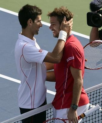 Novak Djokovic teve mais trabalho do que se esperava, mas conseguiu confirmar o favoritismo e garantiu sua vaga na final do Aberto dos Estados Unidos. Nmero 1 do mundo, o tenista srvio precisou de 4 horas e 9 minutos para vencer uma verdadeira batalha contra o suo Stanislas Wawrinka, neste sbado, em Nova York, nos Estados Unidos.