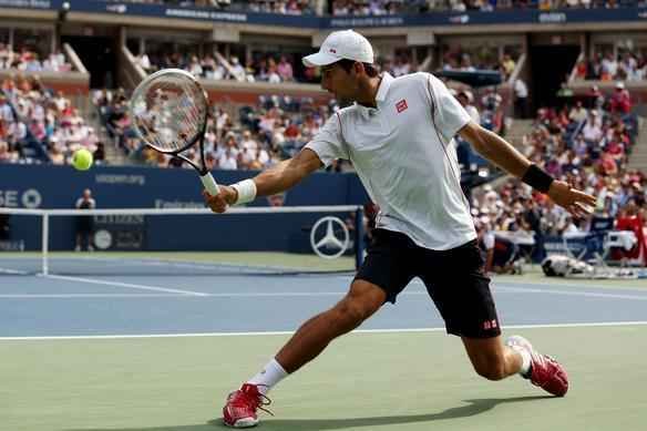 Novak Djokovic teve mais trabalho do que se esperava, mas conseguiu confirmar o favoritismo e garantiu sua vaga na final do Aberto dos Estados Unidos. Nmero 1 do mundo, o tenista srvio precisou de 4 horas e 9 minutos para vencer uma verdadeira batalha contra o suo Stanislas Wawrinka, neste sbado, em Nova York, nos Estados Unidos.
