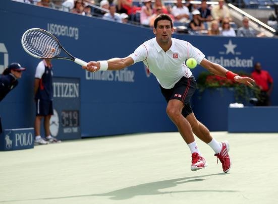 Novak Djokovic teve mais trabalho do que se esperava, mas conseguiu confirmar o favoritismo e garantiu sua vaga na final do Aberto dos Estados Unidos. Nmero 1 do mundo, o tenista srvio precisou de 4 horas e 9 minutos para vencer uma verdadeira batalha contra o suo Stanislas Wawrinka, neste sbado, em Nova York, nos Estados Unidos.