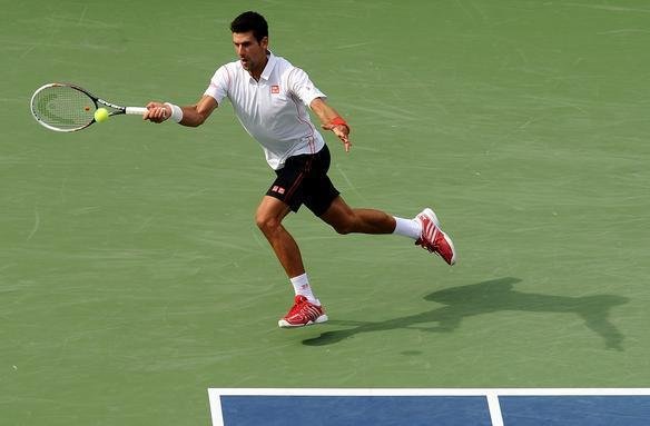 Novak Djokovic teve mais trabalho do que se esperava, mas conseguiu confirmar o favoritismo e garantiu sua vaga na final do Aberto dos Estados Unidos. Nmero 1 do mundo, o tenista srvio precisou de 4 horas e 9 minutos para vencer uma verdadeira batalha contra o suo Stanislas Wawrinka, neste sbado, em Nova York, nos Estados Unidos.