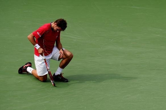 Novak Djokovic teve mais trabalho do que se esperava, mas conseguiu confirmar o favoritismo e garantiu sua vaga na final do Aberto dos Estados Unidos. Nmero 1 do mundo, o tenista srvio precisou de 4 horas e 9 minutos para vencer uma verdadeira batalha contra o suo Stanislas Wawrinka, neste sbado, em Nova York, nos Estados Unidos.