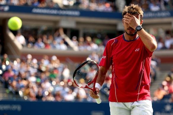 Novak Djokovic teve mais trabalho do que se esperava, mas conseguiu confirmar o favoritismo e garantiu sua vaga na final do Aberto dos Estados Unidos. Nmero 1 do mundo, o tenista srvio precisou de 4 horas e 9 minutos para vencer uma verdadeira batalha contra o suo Stanislas Wawrinka, neste sbado, em Nova York, nos Estados Unidos.