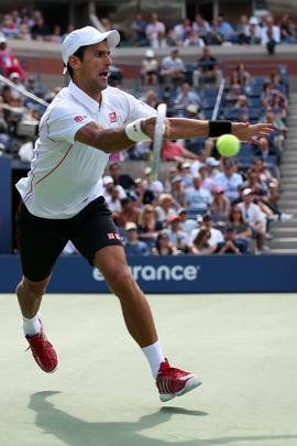 Novak Djokovic teve mais trabalho do que se esperava, mas conseguiu confirmar o favoritismo e garantiu sua vaga na final do Aberto dos Estados Unidos. Nmero 1 do mundo, o tenista srvio precisou de 4 horas e 9 minutos para vencer uma verdadeira batalha contra o suo Stanislas Wawrinka, neste sbado, em Nova York, nos Estados Unidos.