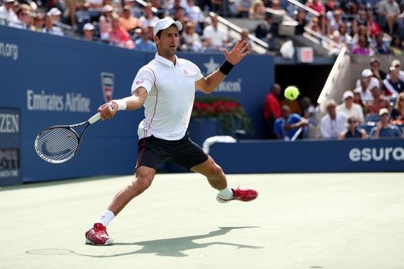 Novak Djokovic teve mais trabalho do que se esperava, mas conseguiu confirmar o favoritismo e garantiu sua vaga na final do Aberto dos Estados Unidos. Nmero 1 do mundo, o tenista srvio precisou de 4 horas e 9 minutos para vencer uma verdadeira batalha contra o suo Stanislas Wawrinka, neste sbado, em Nova York, nos Estados Unidos.