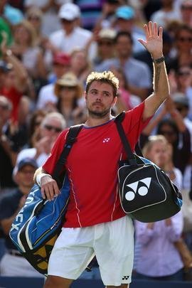 Novak Djokovic teve mais trabalho do que se esperava, mas conseguiu confirmar o favoritismo e garantiu sua vaga na final do Aberto dos Estados Unidos. Nmero 1 do mundo, o tenista srvio precisou de 4 horas e 9 minutos para vencer uma verdadeira batalha contra o suo Stanislas Wawrinka, neste sbado, em Nova York, nos Estados Unidos.