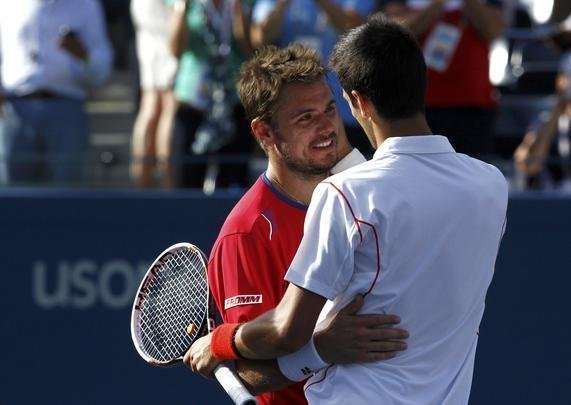 Novak Djokovic teve mais trabalho do que se esperava, mas conseguiu confirmar o favoritismo e garantiu sua vaga na final do Aberto dos Estados Unidos. Nmero 1 do mundo, o tenista srvio precisou de 4 horas e 9 minutos para vencer uma verdadeira batalha contra o suo Stanislas Wawrinka, neste sbado, em Nova York, nos Estados Unidos.