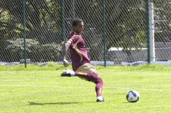 Carlos Jnior atuou pelo Atltico em 2009. O atacante ficou durante um ms fazendo testes at ser aprovado pelo tcnico Emerson Leo. No ms de fevereiro, passou a fazer parte do elenco profissional do clube. Em sua estreia, marcou dois gols na goleada do Galo por 5 a 0 contra a Itabaiana pela Copa do Brasil. J no jogo seguinte, teve uma m atuao e foi expulso ainda no primeiro tempo em um lance infantil. A partir da, o jogador no teve mais chances no time titular e acertou a resciso de forma amigvel com a diretoria do Atltico. Agora, ele est no Guarani-MG. 