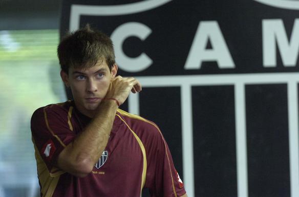 Indicado por Leo, o argentino Mariano Trpodi teve passagem rpida pelo Atltico. O atacante no marcou nenhum gol no clube e saiu aps a demisso do treinador. Hoje, ele joga no Caxias-RS.