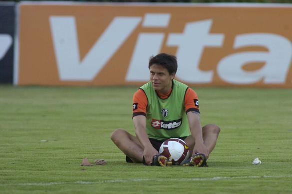 Um gol contra num clssico contra o Cruzeiro, disputado no Uruguai. O primeiro jogo de Renan pelo Atltico deu sinais de que ele no daria certo no clube. Os erros de passe foram outra marca do volante com a camisa do Atltico. Atualmente, ele defende o Sport. 
