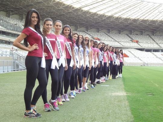 As 27 candidatas do Miss Brasil 2013 visitaram o Mineiro nesta quarta-feira. Alm de um passeio pelo gramado, com direito a muitas fotos, elas conheceram os vestirios e outros setores do estdio. A eleio ser no prximo dia 28, no Minascentro, em Belo Horizonte. O estado de Minas Gerais ser representado pela estudante de jornalismo Janana Barcelos, de 25 anos, 1,78m de altura e natural de Betim.