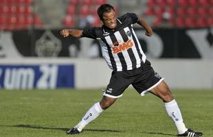 Mancini comemora gol pelo Galo no Mineiro de 2011
