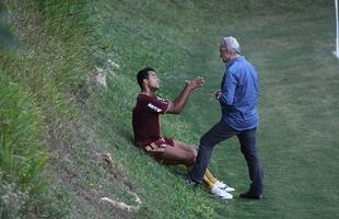 Mancini e o diretor de futebol Eduardo Maluf conversam na Cidade do Galo
