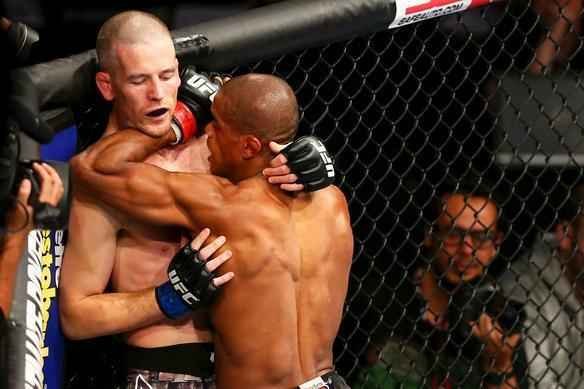 Alan Nuguette, de bermuda azul, e Garett Whiteley, de bermuda marron