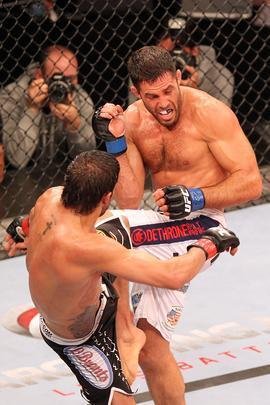 Yan Cabral, de bermuda preta, e David Mitchell, de bermuda branca