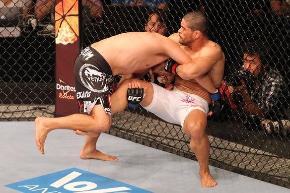 Rousimar Toquinho, de bermuda branca, e Mike Pierce, de bermuda preta