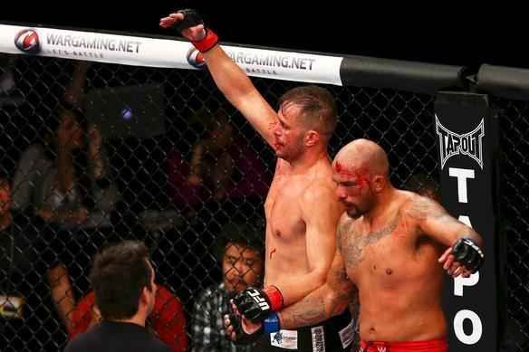 Fbio Maldonado, de bermuda vermelha, e Joey Beltran, de bermuda preta