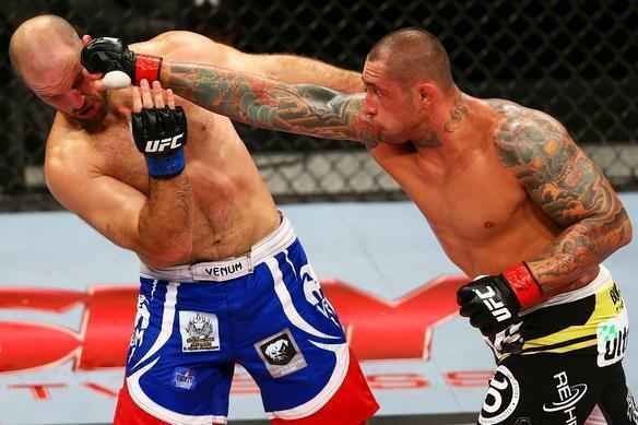 Thiago Silva, de bermuda preta, e Matt Hamill, de bermuda azul