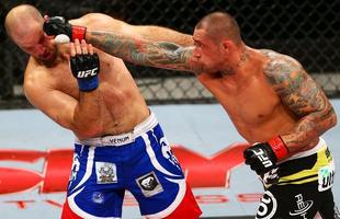 Thiago Silva, de bermuda preta, e Matt Hamill, de bermuda azul