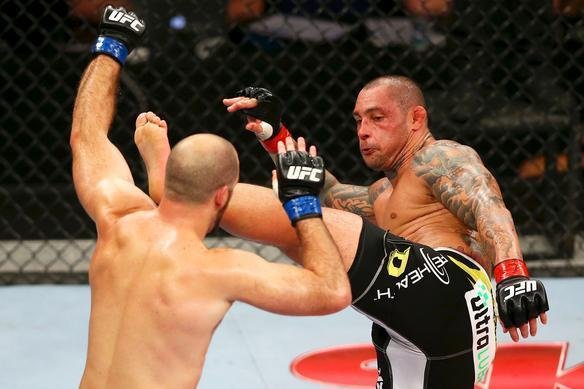 Thiago Silva, de bermuda preta, e Matt Hamill, de bermuda azul