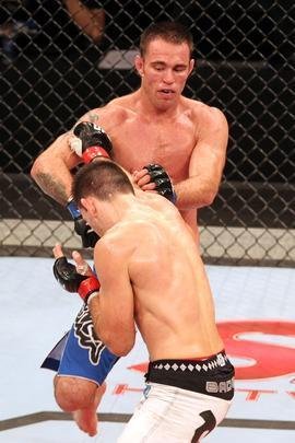 Demian Maia, de bermuda branca, e Jake Shields, de bermuda azul