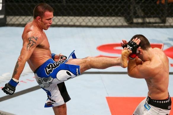 Demian Maia, de bermuda branca, e Jake Shields, de bermuda azul