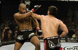 No UFC 98, 2009, Lyoto nocauteou Rashad Evans com uma incrvel sequncia de golpes e conquistou cinturo dos meio-pesados