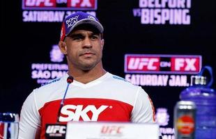 'Vitor Belfort se borrou de medo na luta contra Anderson Silva porque ele (Silva) o ameaou com uma mscara de brinquedo do Fantasma da pera na pesagem. Como vou levar a srio um cara desses?'