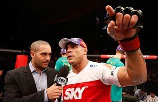 'Vitor Belfort desiste mais de lutas do que as aceita. Ele  um fantstico lutador, mas  amarelo e mentiroso'