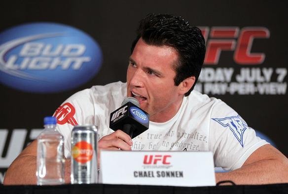 'Anderson Silva vem sempre com aquela babaquice de se curvar para cumprimentar. Isso no pode ser feito no Brasil. J estive l e sei que se voc abaixar a cabea te roubam a carteira na hora'