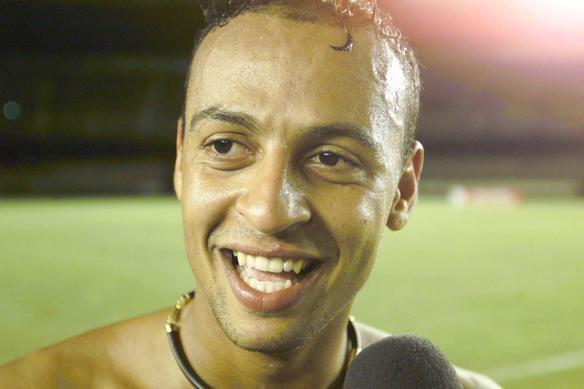 Joozinho comemora a conquista do Supercampeonato Mineiro pelo Cruzeiro em 2002