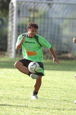 Joozinho durante treino no CT Lanna Drumond, em 2010