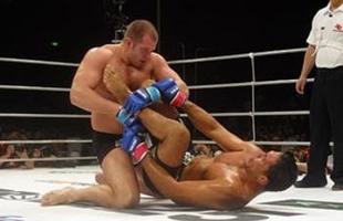 Fedor tenta passar pela guarda de Minotauro
