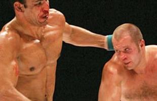 Fedor troca golpes em p e surpreende Minotauro, que termina luta com rosto sangrando muito