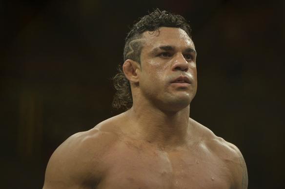 Na luta principal do UFC Fight Night 32, em Goiânia, Vitor Belfort detona Henderson em apenas 1min17 e se credencia a disputar cinturão dos médios