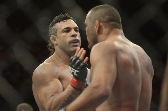 Na luta principal do UFC Fight Night 32, em Goiânia, Vitor Belfort detona Henderson em apenas 1min17 e se credencia a disputar cinturão dos médios