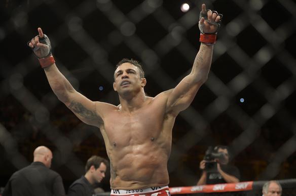 Na luta principal do UFC Fight Night 32, em Goiânia, Vitor Belfort detona Henderson em apenas 1min17 e se credencia a disputar cinturão dos médios