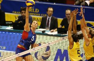 Brasil vence a Rssia de virada, por 3 sets a 1, e est perto do ttulo