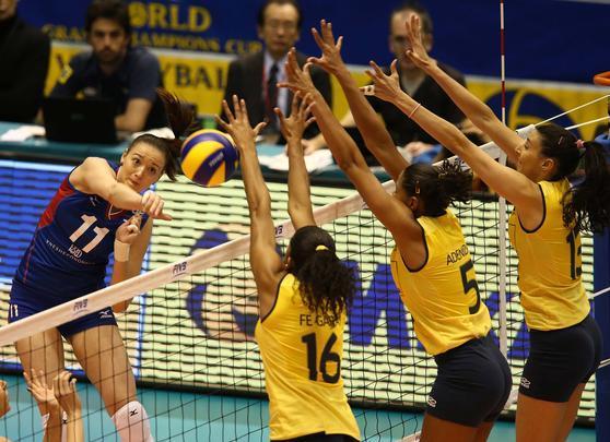 Brasil vence a Rssia de virada, por 3 sets a 1, e est perto do ttulo