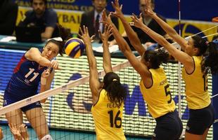 Brasil vence a Rssia de virada, por 3 sets a 1, e est perto do ttulo