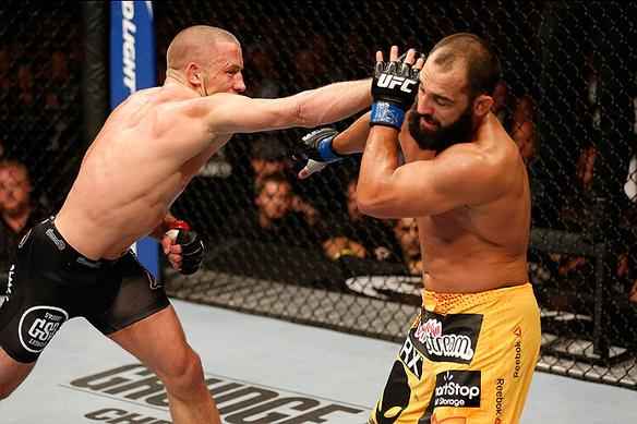Imagens da luta principal do UFC 167, no aniversrio de 20 anos da organizao, em Las Vegas. GSP venceu Johny Hendricks por deciso dividida e manteve cinturo dos meio-mdios, resultado muito contestado