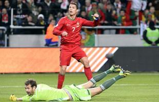 Cristiano Ronaldo marcou trs gols e colocou Portugal na Copa do Mundo do Brasil
