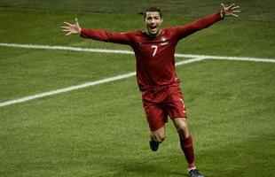 Cristiano Ronaldo marcou trs gols e colocou Portugal na Copa do Mundo do Brasil